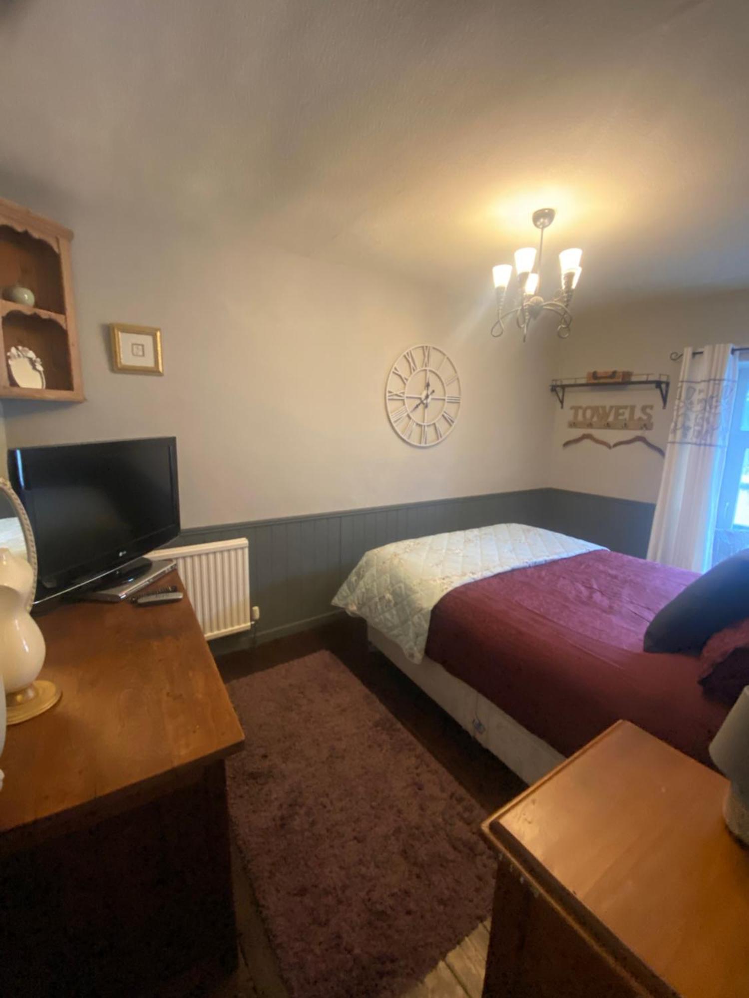 3 Bed Town House Llandeilo Carmarthenshire Villa Bagian luar foto